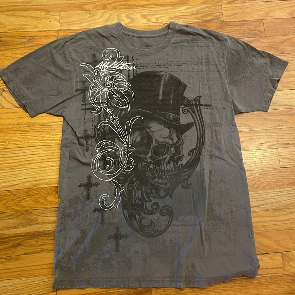 Vintage affliction shirt with white raised stitching!